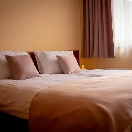 Go Go Апартаменты *